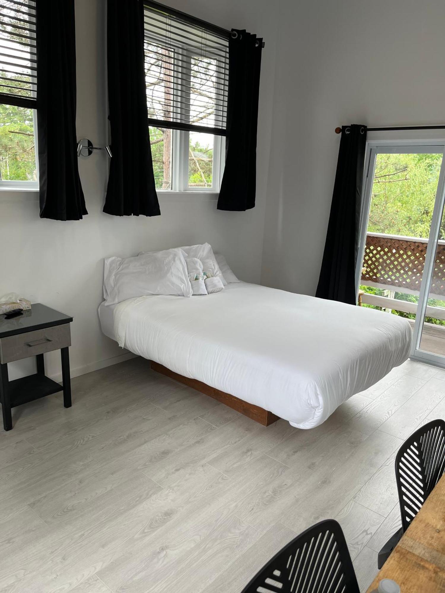 Auberge De Ferme-Neuve Lac-Saint-Paul Eksteriør billede